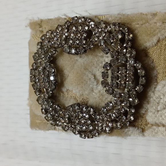 Textured Floral Rhinestone Bracelet - Picture 1 of 5